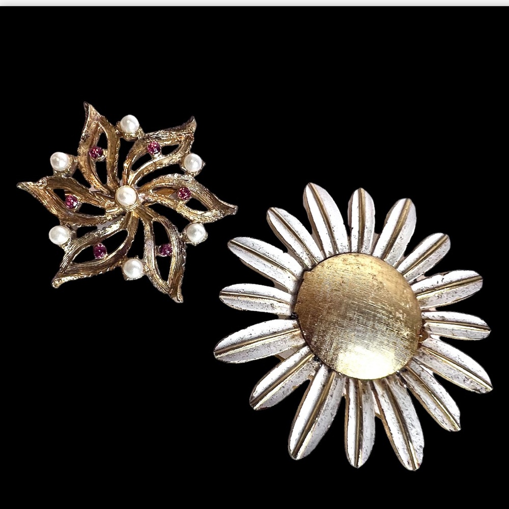 Vintage Brooch Lot Two Floral Pins Sunflower Daisy Star Flower Rhinestone Pearl